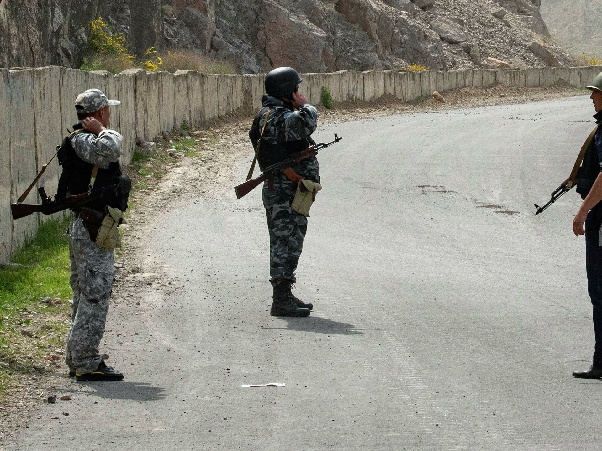 Теракт сегодня таджики. Конфликт на таджикско Кыргызской границе. Киргизия и Таджикистан конфликт 2022. На границе Киргизии и Таджикистана произошла перестрелка. Граница Кыргызстан и Таджикистан.